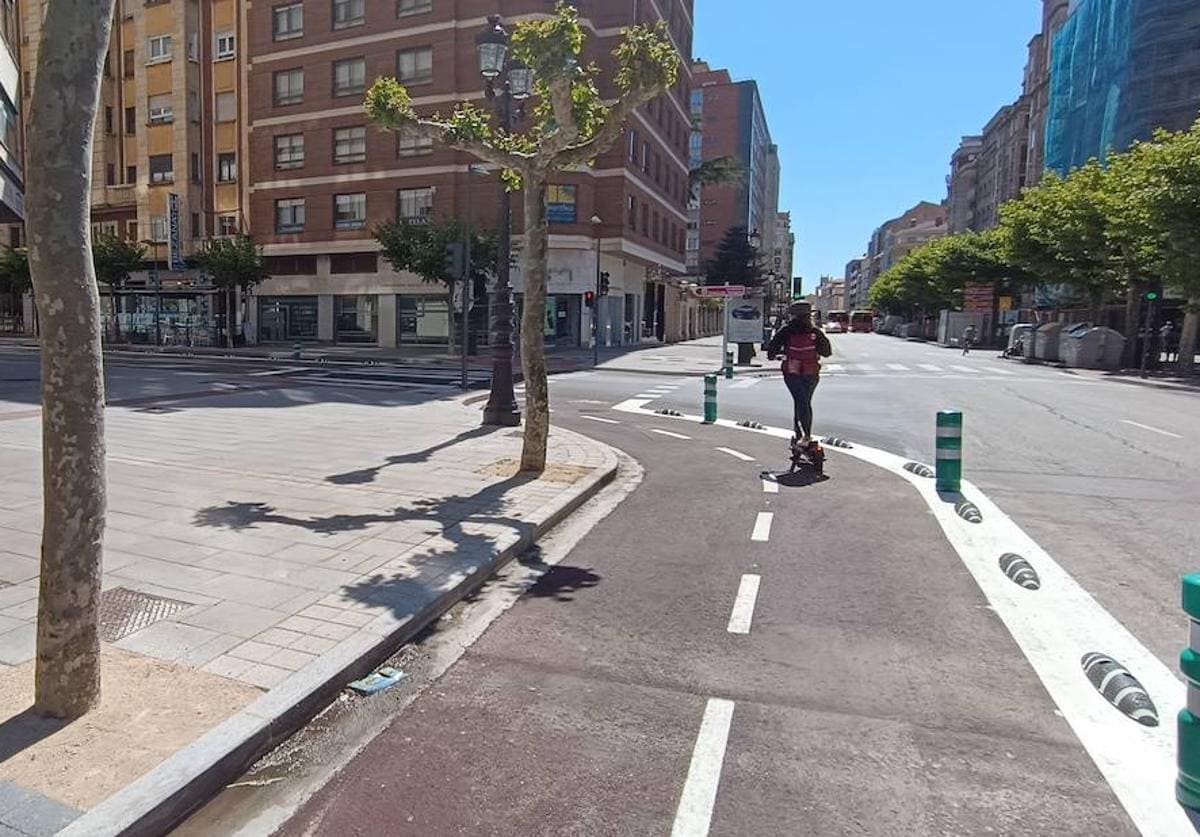  Las bicicletas ya ruedan por el carril bici de la Calle Vitoria