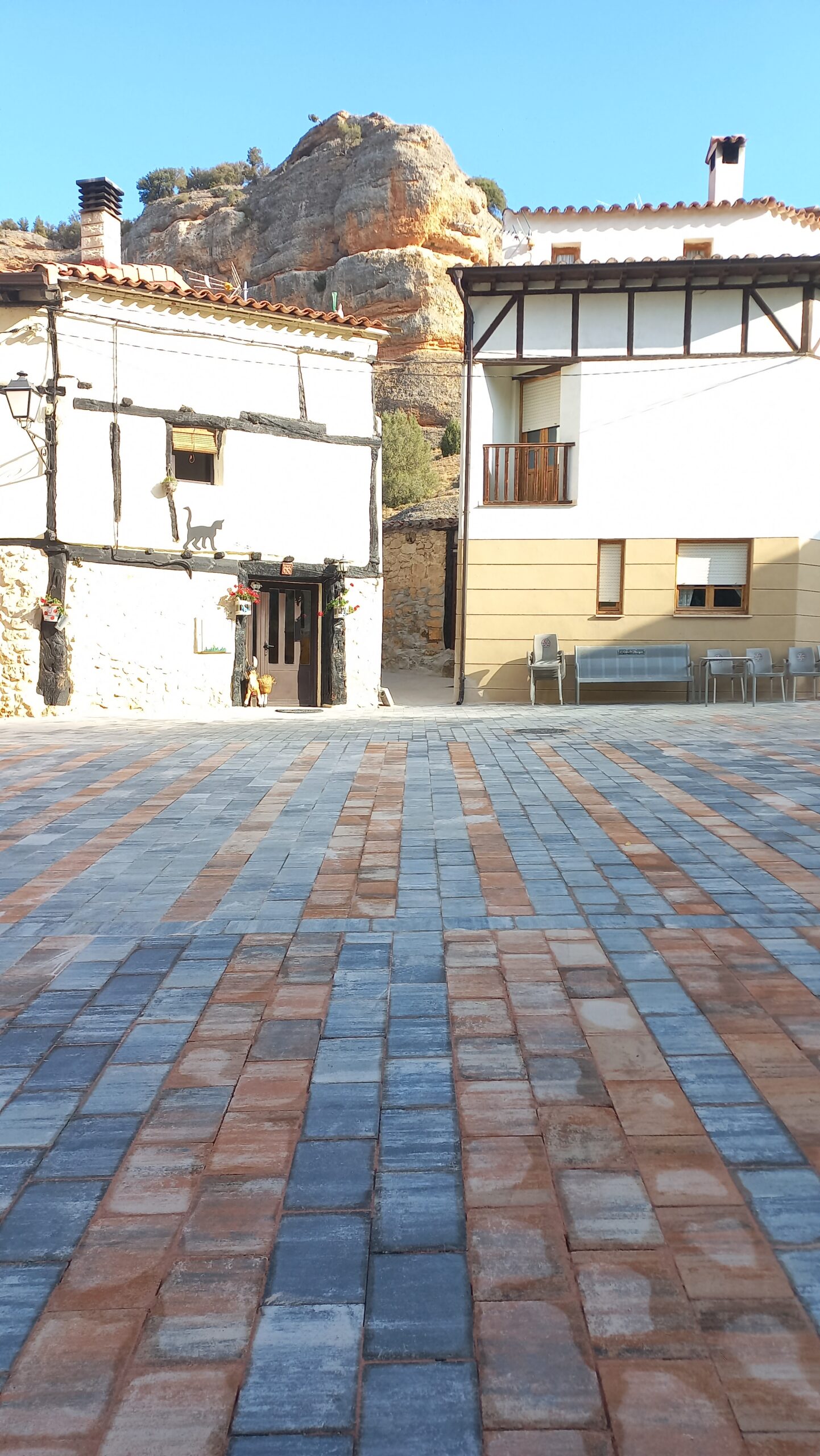  PREMIO A LA OBRA DE PAVIMENTACIÓN DE LA CALLE REAL DE URA EJECUTADA POR CONSTRUCCIONES J. LÁZARO